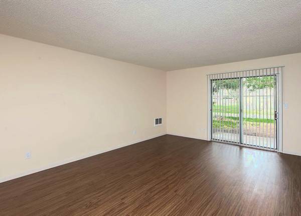 $1,650 / 2br - Portland Secluded 2 Bed Apt + Outside Storage, On-Site Maintenance (Gresham)63615695889409123