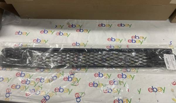 (53) 2011-2017 TOYOTA SIENNA FRONT BUMPER LOWER GRILLE 1