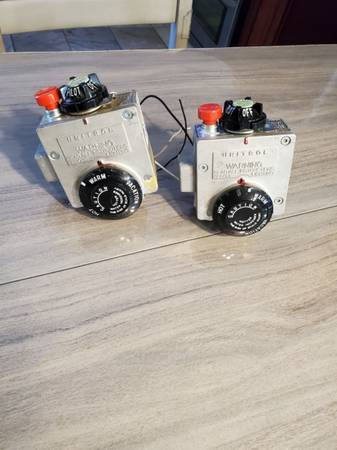 2 Gas Control Valves 1