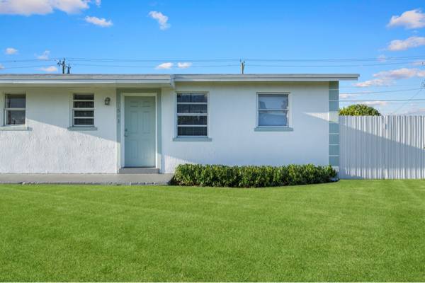 $2500.00 / 3br - 1325ft2 - RENTA EN CUTLER BAY! Mudate solo con 2 Meses! Con gran espacio para pa64049276108545120