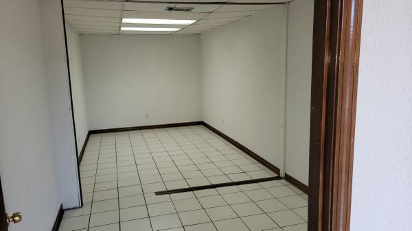 $1,500 / 1200ft2 - Office Space Very Close Downtown Greenville (North Main)63661222299521124