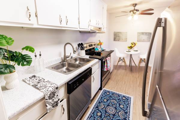 $2,395 / 2br - 825ft2 - Everything You Need. All Right Here 2 bed/1 bath/825Sq.Ft /$2,395 (alameda)64017515576451121