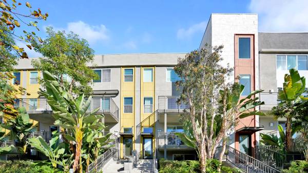 IRVINE 3 Bed / 3.5 Bath, All Separate Floors, Garage Parking Prime 1