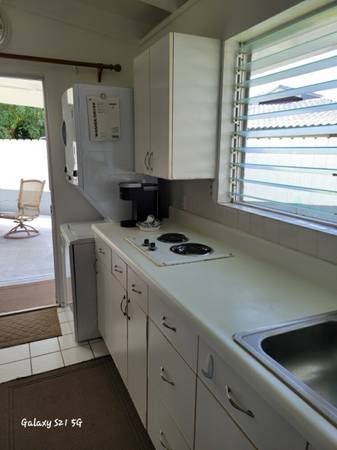 $2,000 / 1br - 328ft2 - Attached Studio Apt for Rent (Enchanted Lake, Kailua)63939535544322120