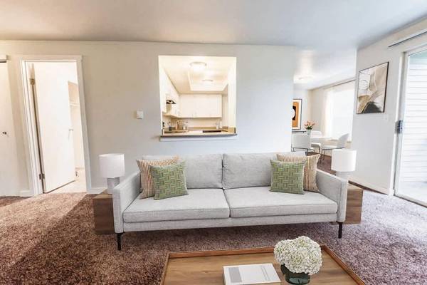 $1,729 / 2br - 924ft2 - Playground, Heating, Clubhouse, Resort-Style Outdoor Pool63934419020035122