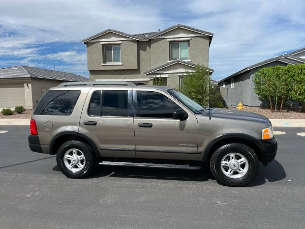 2005 Ford Explorer XLT 1