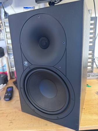 Mackie XR824 Studio Monitors (Pair) 1