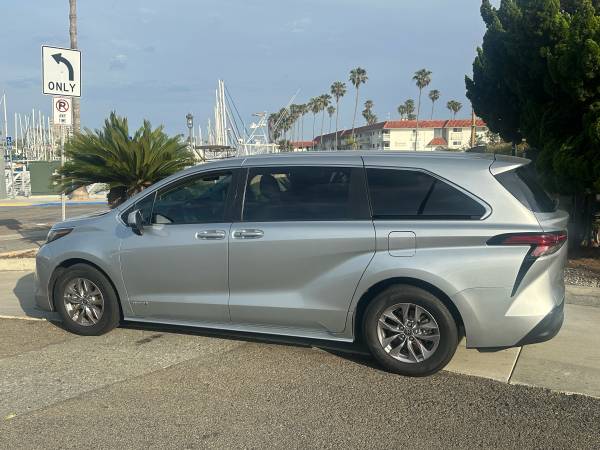 2021 Toyota Sienna LE Hybrid - $33,000 (Oceanside)63470053529219122