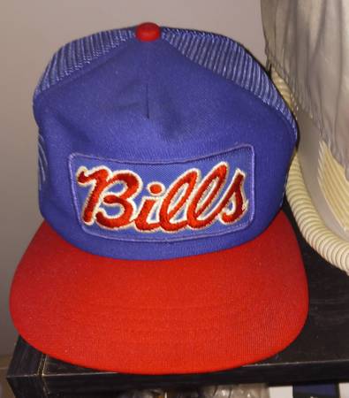 Gorra de los Buffalo Bills de los años 80. COMO NUEVA - $37 (Woodbridge)634712674563871215