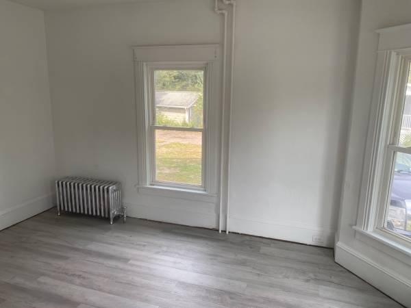 $1,850 / 1br - 609ft2 - Village of Warwick one bedroom (Warwick)64147864582274122