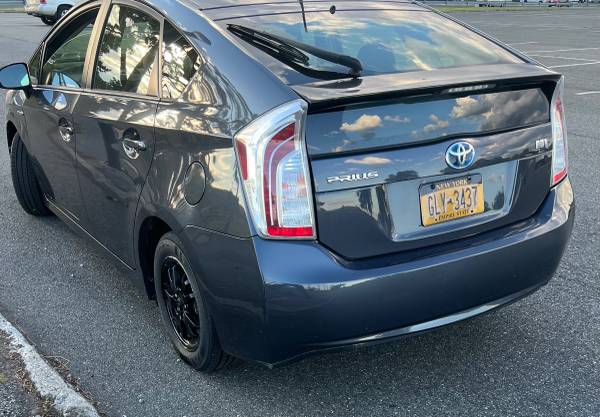 2013 Toyota Prius Three - $5,80063614539083267121