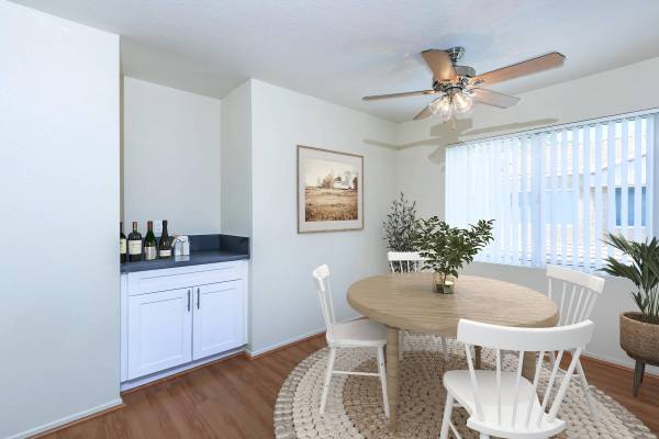 $3,849 / 3br - 1300ft2 - 3/BD, Built-in Appliances, Breakfast Bar (Santa Clarita)63829234153219122
