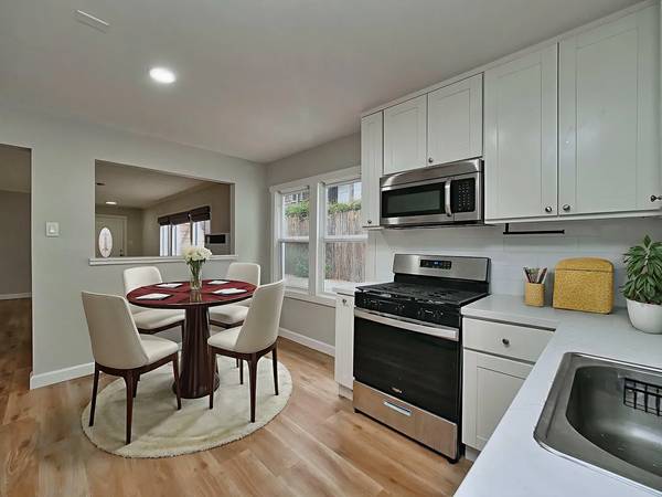 $4,000 / 2br - 1150ft2 - Gorgeous Large 2+BD 1.5Ba with a Private Outdoor Yard in Elmwood (berkeley)63667856673921122