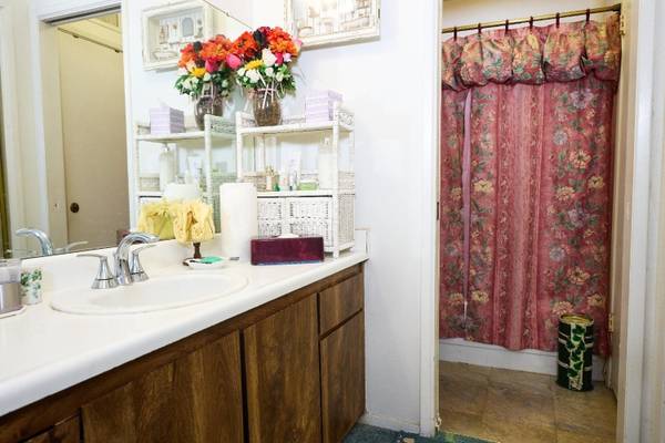 $650 / 1br - Just renting a Big Room DM me (Chicago, IL)63959877399554122
