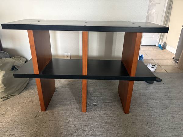 Free shelving unit - not broken 1