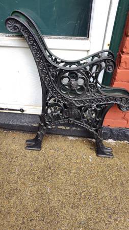CAST IRON METAL GARDEN BENCH ENDS 1