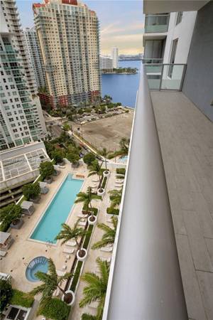 $2,600 / 420ft2 - Spacious Studio in Iconic BrickellHouse with Bay Views (Miami)64051002181122121