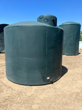 New 3000 gallon water tanks 1