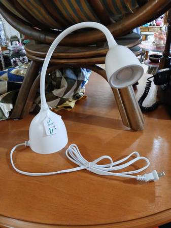 NEW flex arm desk / table LED lamp / light 1