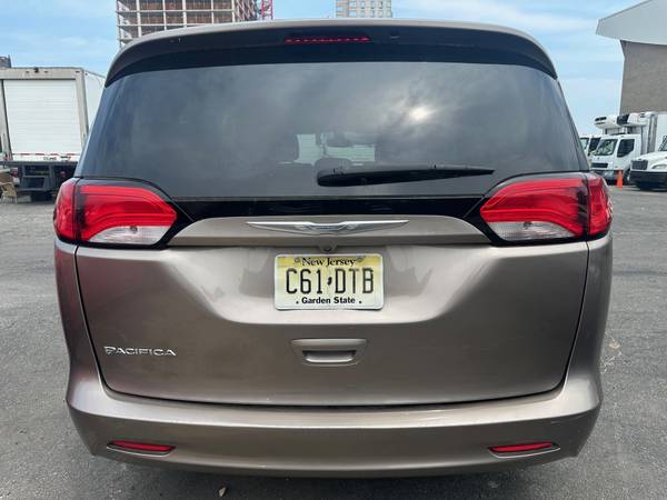 2017 CHRYSLER PACIFICA - $8,900 (CONEY ISLAND)63614795712641124