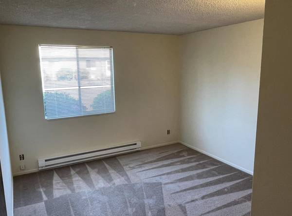 $1,300 / 2br - Small Complex and Spacious Apts | Serene 2 Bedroom (Salem on Browning Ave)63660461119233123
