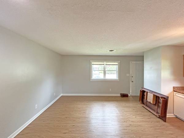 $1,200 / 1br - ¡UN MES GRATIS! Tranquilo de un dormitorio en South Asheville64029374931587122