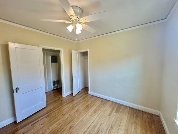 $1,395 / 1br - 595ft2 - Bright, Sunny Classic One Bedroom + Parking (2167 NW Flanders / NW / Northwest)63777293686403123