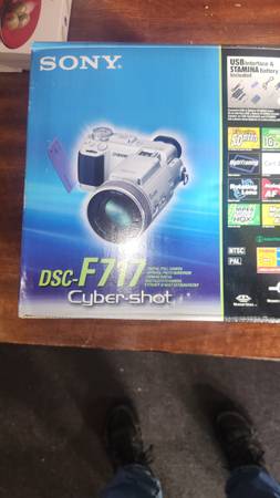 SONY Cybershot DSC-F717 1