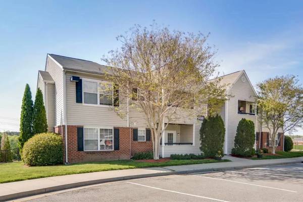 $1,399 / 2br - 1000ft2 - Dwell in Richmond's best! 2 bed, 2 bath available now! (Richmond)64027110847105122