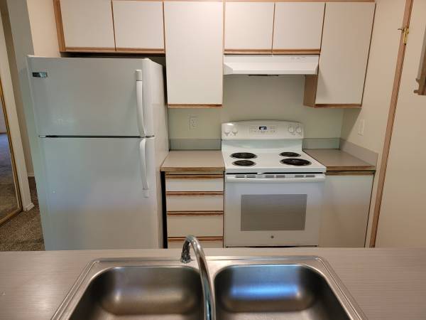 $1,875 / 2br - 980ft2 - Cats Allowed, Indoor Heated Pool, Gym On-Site, Reserved Parking! (Bellingham)63509650234755123