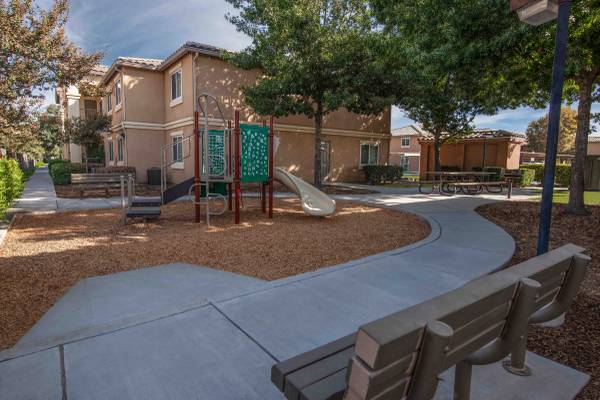 $1,469 / 4br - 1372ft2 - NOW AVAILABLE (Pixley)63809864907009121