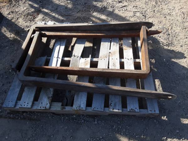 4-ft pallet Forks 1