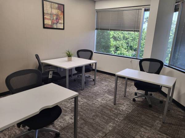 Co-working Desks available call now! 1