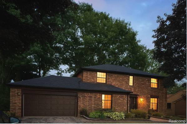 Very Captivating Home in Farmington Hills. 4 Beds, 2 Baths 1