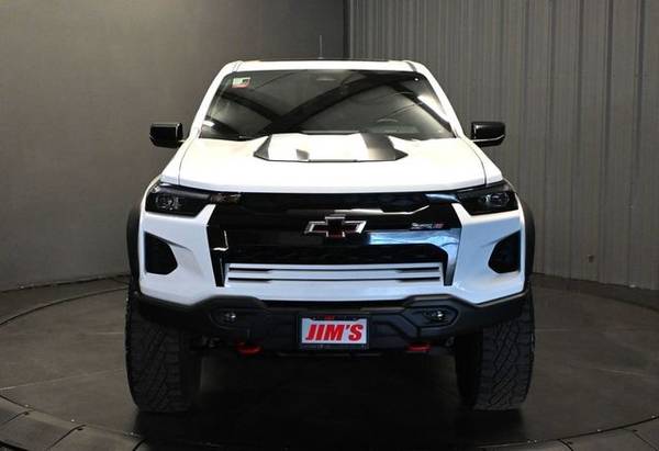 2024 Chevrolet Colorado 4x4 4WD - Photo 2