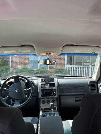 2008 Dodge Truck Nitro 4DR 4WD - $4,000 (Lawrenceville)63620404683521124