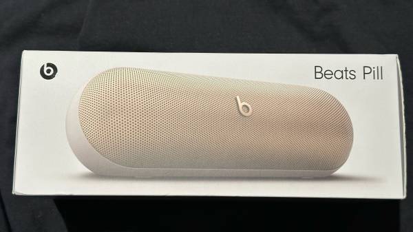 Beats Pill wireless bluetooth speaker with applecare- new sealed 1