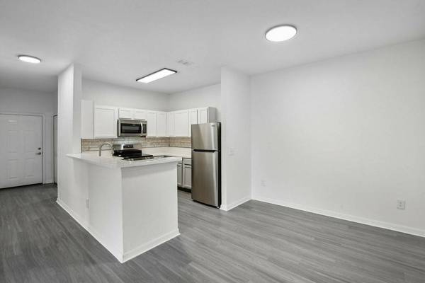 $1,600 / 2br - 850ft2 - Apartment for rent by park, food store, hiking trail (Titusville, Florida)63823721492225121