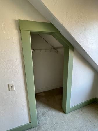$875 / 7br - SMALL ROOM AVAILABLE IN LAKE MERRIT HOME (Utilities and 🐱 Included) (oakland lake merritt / grand)63682888634113123