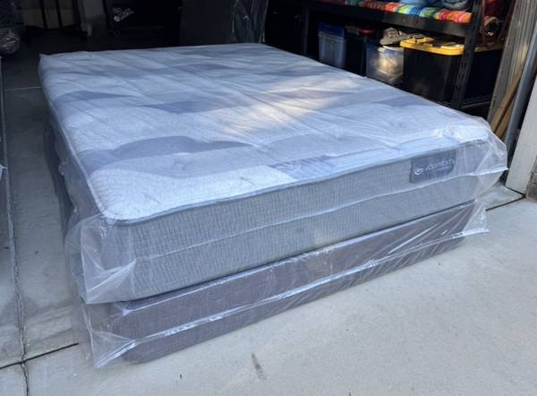 Brand new queen size Serta iComfort 1