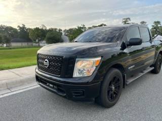 2017 Nissan Titan v8 5.9 encendido por botón 143K AC 2wd Bluetooth - $12,500 (Jacksonville, Florida)63470247559041121