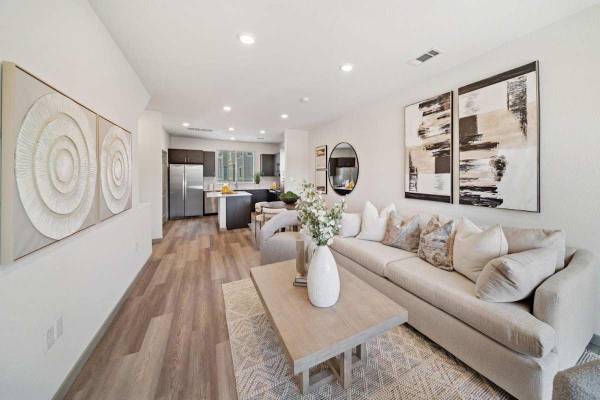 $2,179 / 2br - 1072ft2 - Exclusive 1-2 BR-Hardwood-Style Floors, EV Charging, 10 Weeks Free* (Gateway)63973500106883122