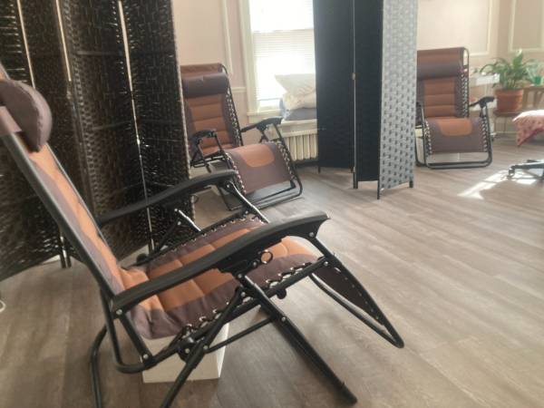 $425 / 250ft2 - Big studio for rent uptown minneapolis shared (whittier)63666914372225123