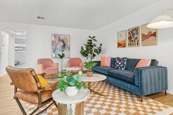 $2,580 / 1br - 800ft2 - Ready to move in -1x1 (850 Sq Ft Top Floor) One Month Rent Free! (Thousand Oaks)63800304901633120