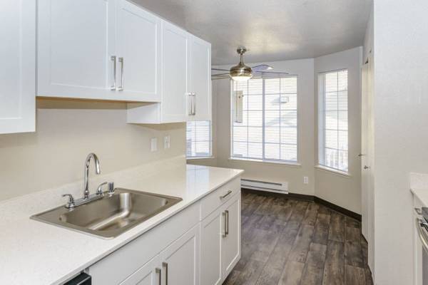 $1,600 / 2br - 1070ft2 - Easy Access to Shopping, Clubhouse, 2 Bed (2323 9th Avenue Southwest, Olympia, WA)63884888280579120
