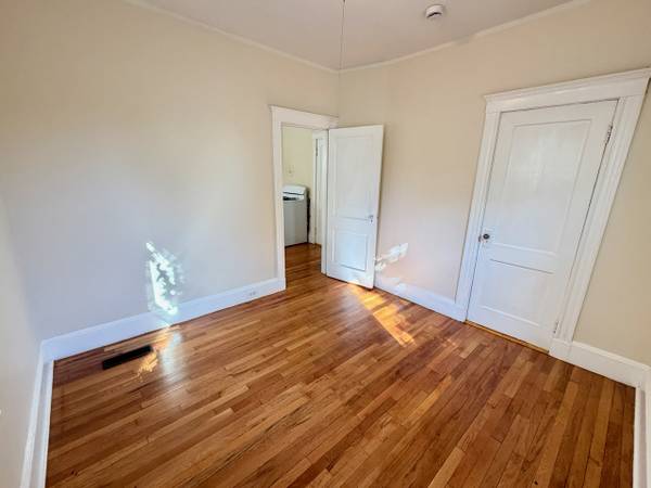 $2,100 / 1br - 400ft2 - Sunny Allston 1 Bed For $2,100 AVAIL 10/1/25 NO FEE (Allston)63828338542337123