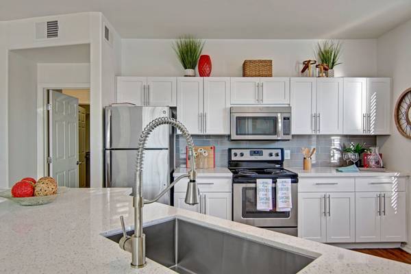 $1,444 / 1br - 833ft2 - One Month FREE & More, Co-working lounge (South Phoenix, Easy access to I-10, Loop 101, and Loop 202)63966954310531121