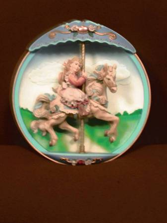 Bradford Exchange musical carousel horse plate 1