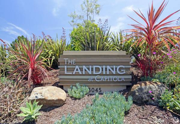 $3,600 / 2br - 960ft2 - Charming 2 Bed 1.5 Bath Townhouse, Close to Beach, Fitness Center (santa cruz)63657981875075124