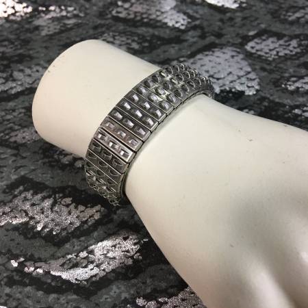 Expansion 3 Row Stretch Bracelet Finding 1